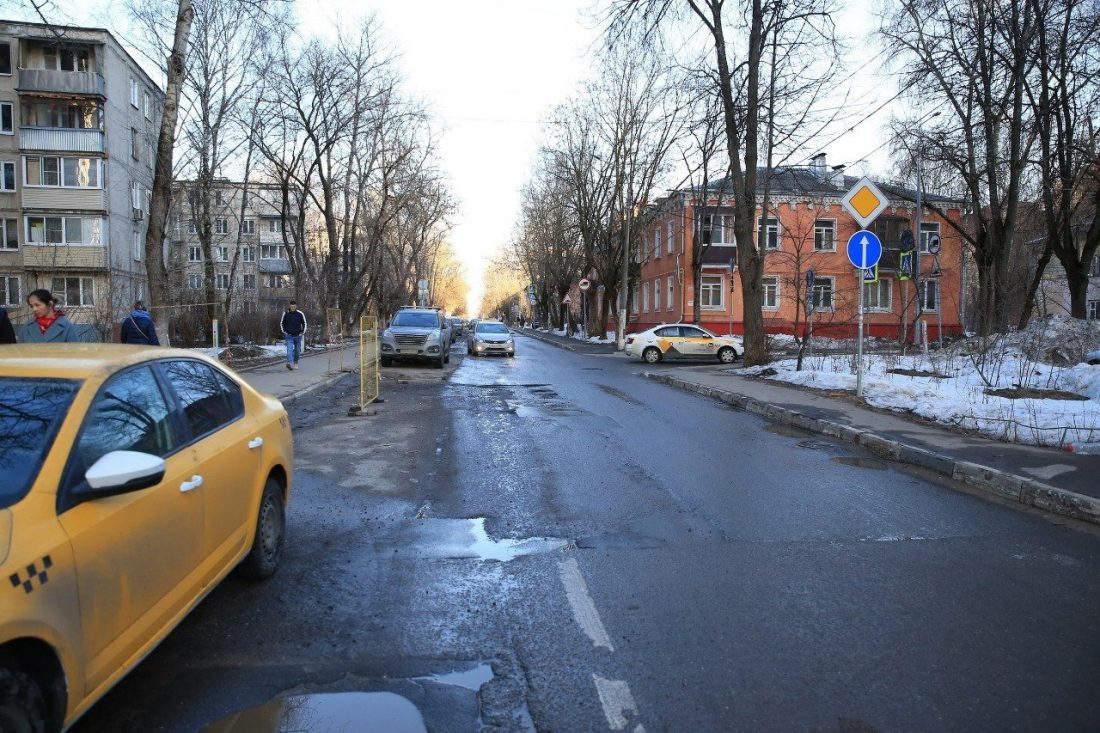 В Долгопрудном продолжается ямочный ремонт - Официальный сайт администрации города  Долгопрудный